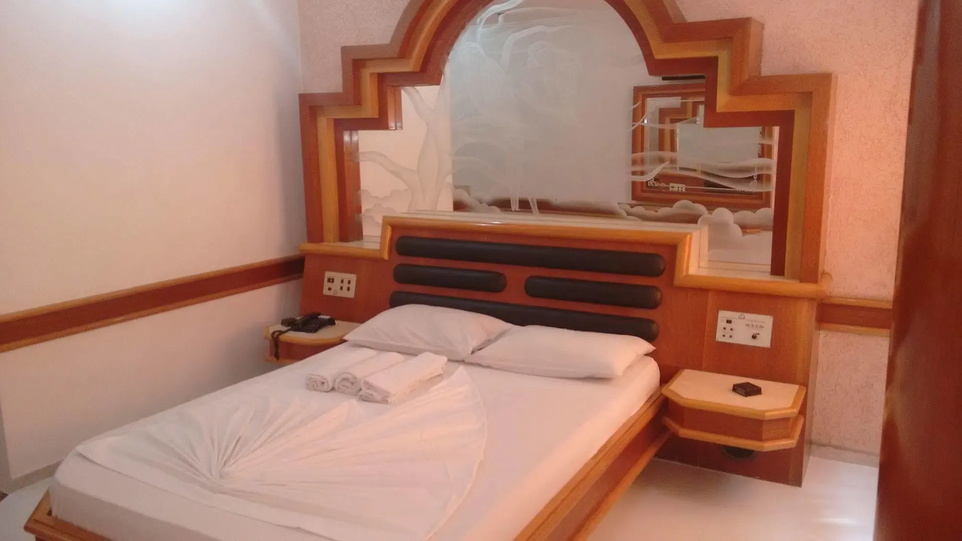 Paissandu Palace Hotel - Proximo As Ruas 25 De Marco, Sta Ifigenia E Regioes Do Bras E Bom Retiro São Paulo 2*,